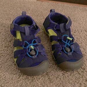 Keen kids size 2 Seacamp II CNX water sandals - EUC